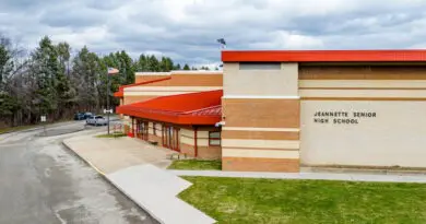Jeannette HS