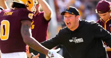 Kenny Dillingham celebrates with his players in 2024