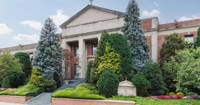 Chaminade HS