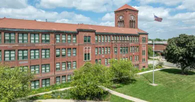 Lyons Township HS