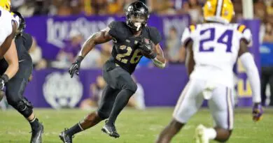 Army running back Kanye Udoh