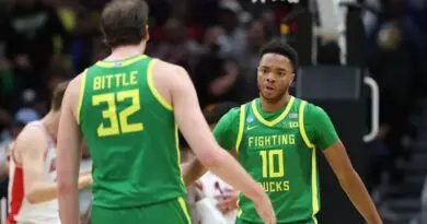 Oregon's Jackson Shelstad shoots against Arizona in the 2025 NCAA Men's Basketball Tournament