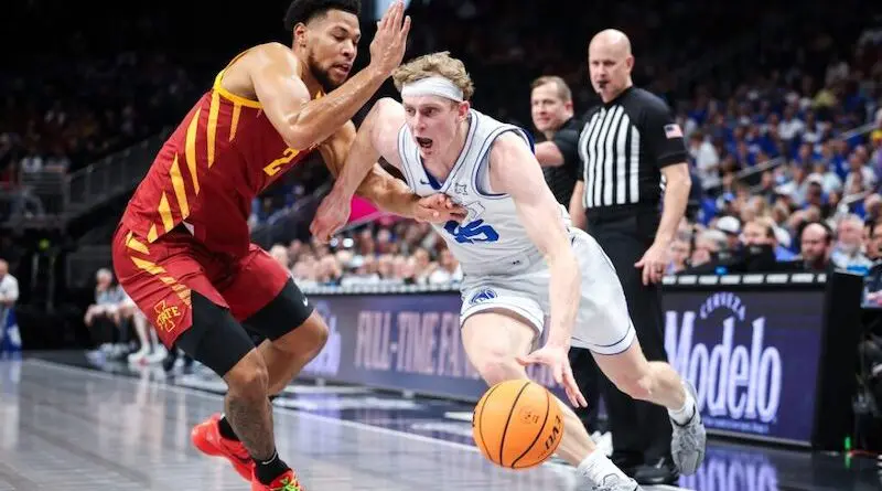 BYU forward Richie Saunders vs Iowa State