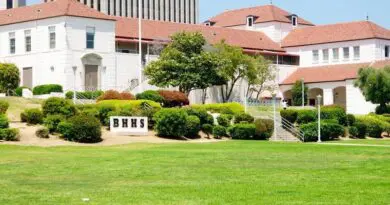 Beverly Hills High School in Beverly Hills, CA