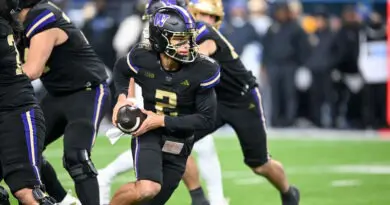 Washington QB Demond Williams Jr.
