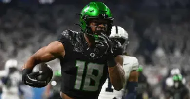 Oregon tight end Kenyon Sadiq vs Penn State in 2024