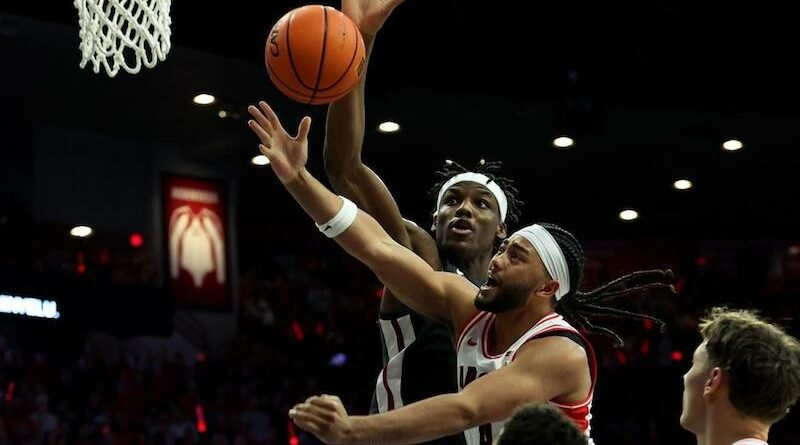 Washington State's Rueben Chinyelu vs Arizona