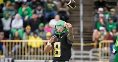 Oregon quarterback Dillion Gabriel