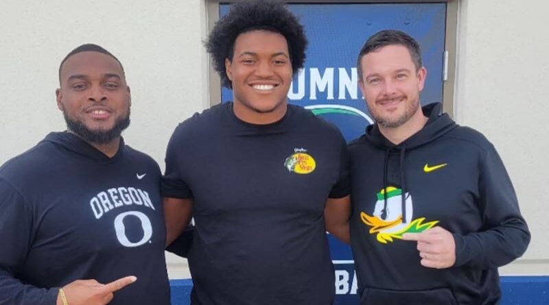Ziyare Addison with oregon coaches