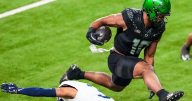 Oregon tight end Kenyon Sadiq