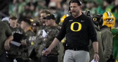 Oregon head coach Dan Lanning