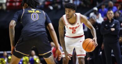 Lobos guard Donovan Dent vs San Jose State