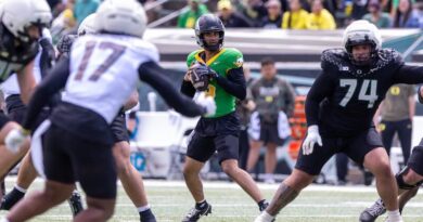 Duck quarterback Dante Moore prepares to throw in Oregon's 2025 spring game