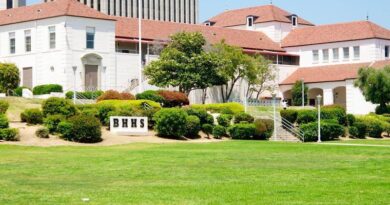 Beverly Hills High School in Beverly Hills, CA