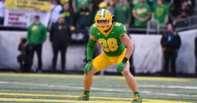Oregon linebacker Bryce Goettcher in 2024