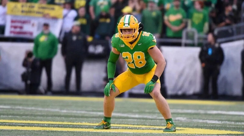 Oregon linebacker Bryce Goettcher in 2024