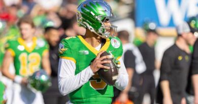 Oregon quarterback Dante Moore