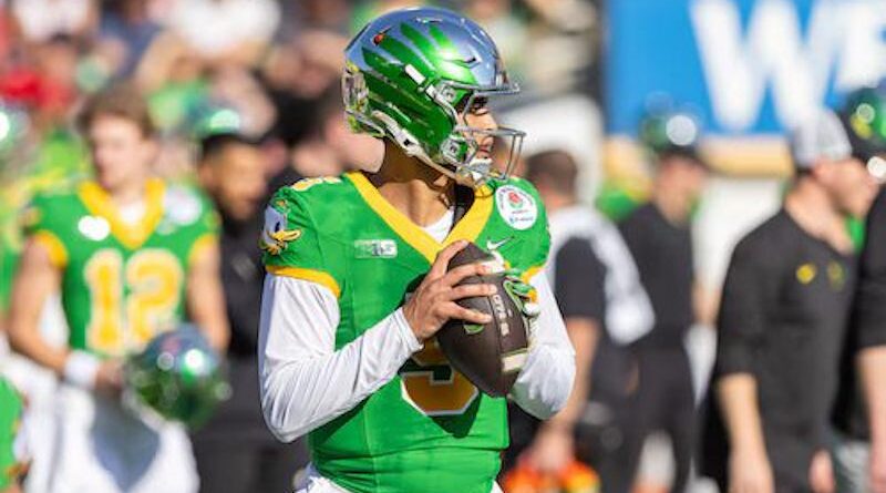 Oregon quarterback Dante Moore