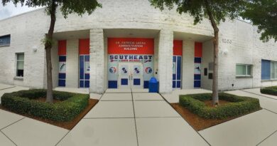 Southeast High School in Bradenton, FL
