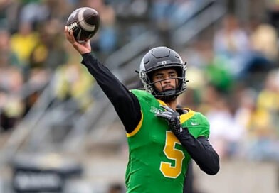 Oregon football quarterback Dante Moore