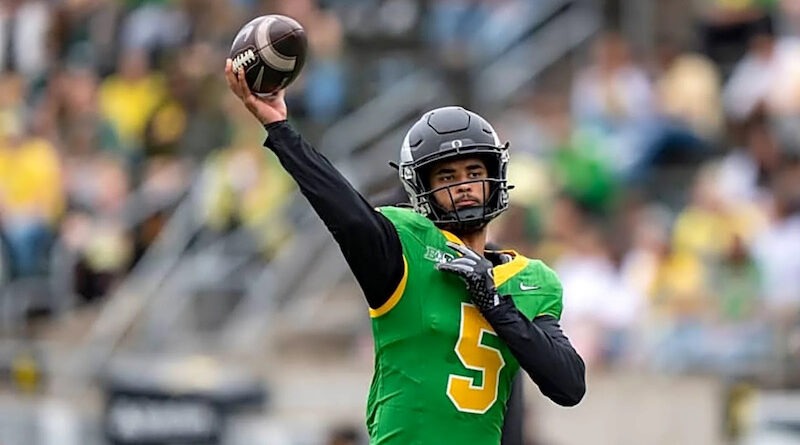 Oregon football quarterback Dante Moore