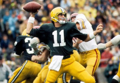 Former Oregon and NFL quarterback Dan Fouts