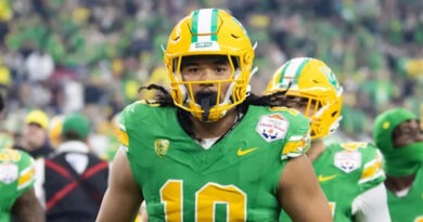 Oregon defensive lineman Matayo Uiagalelei