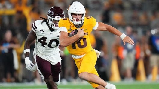 O quarterback da ASU Sam Leavitt