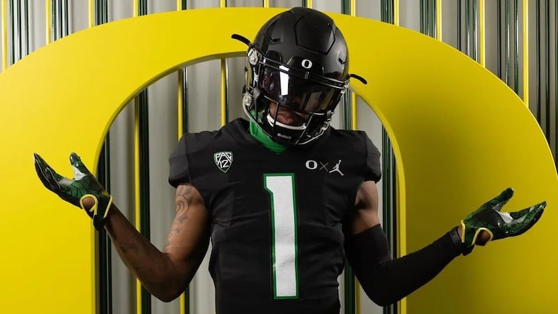 Oregon freshman WR Dakorien Moore