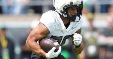 Oregon running back Makhi Hughes