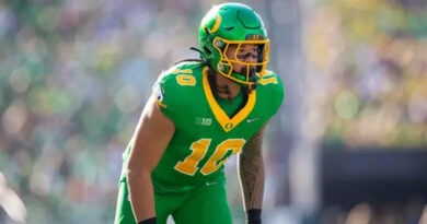 Oregon linebacker Matayo Uiagalelei