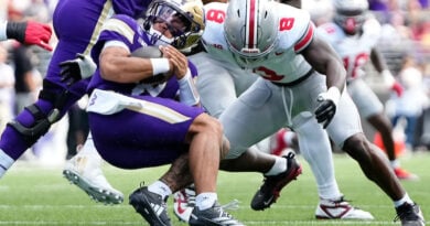 UW QB Demond Williams Jr sacked by Ohio State in 2025