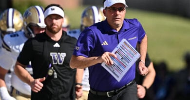 Jedd Fisch runs out of tunnel at Washington