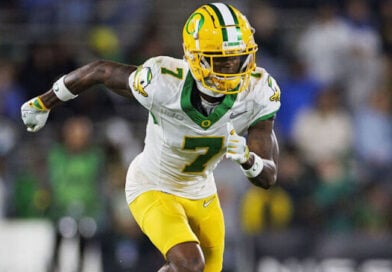 Oregon wide receiver Evan Stewart