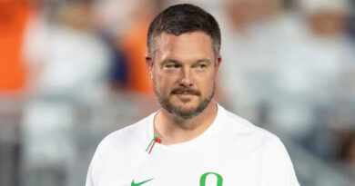 Oregon football head coach Dan Lanning in 2025