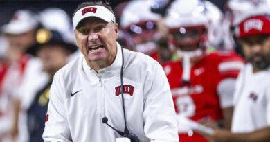 Dan Mullen and UNLV players