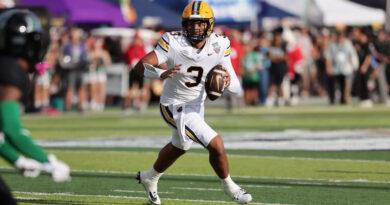 California Bears quarterback Jaron Keawe-Sagapolutele