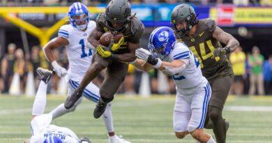 Oregon football vs BYU in 2022