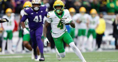 Oregon football vs Washington in 2025