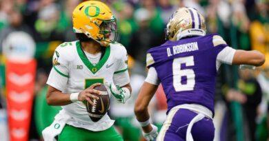 Oregon vs Washington football in 2025