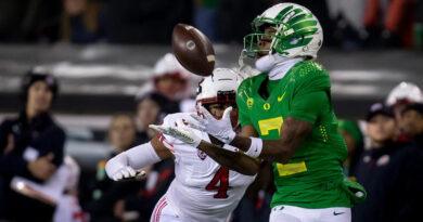 Oregon football vs Utah in 2022